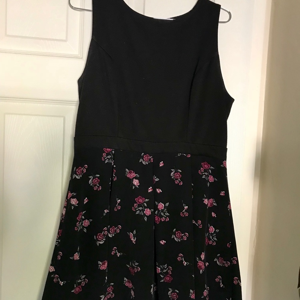 BLACK FLORAL DRESS